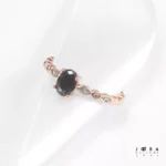 انگشتر زنانه نگین مشکی ژوپینگ - تصویر 2