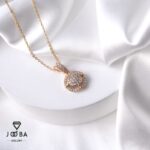 آویز گرد سپرنشان پر نگین طلایی ژوپینگ