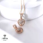 آویز گرد سپرنشان پر نگین طلایی ژوپینگ - تصویر 2