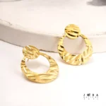 گوشواره مینیمال طلایی موج ژوپینگ - تصویر 2