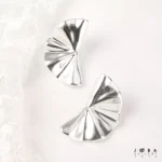 گوشواره میخی